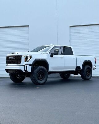 Cognito 4-Inch Performance Lift Kit with Cognito 2.0 RR Shocks & SM Series UCAs for 2020-2026 Silverado/Sierra 2500/3500 2WD/4WD
