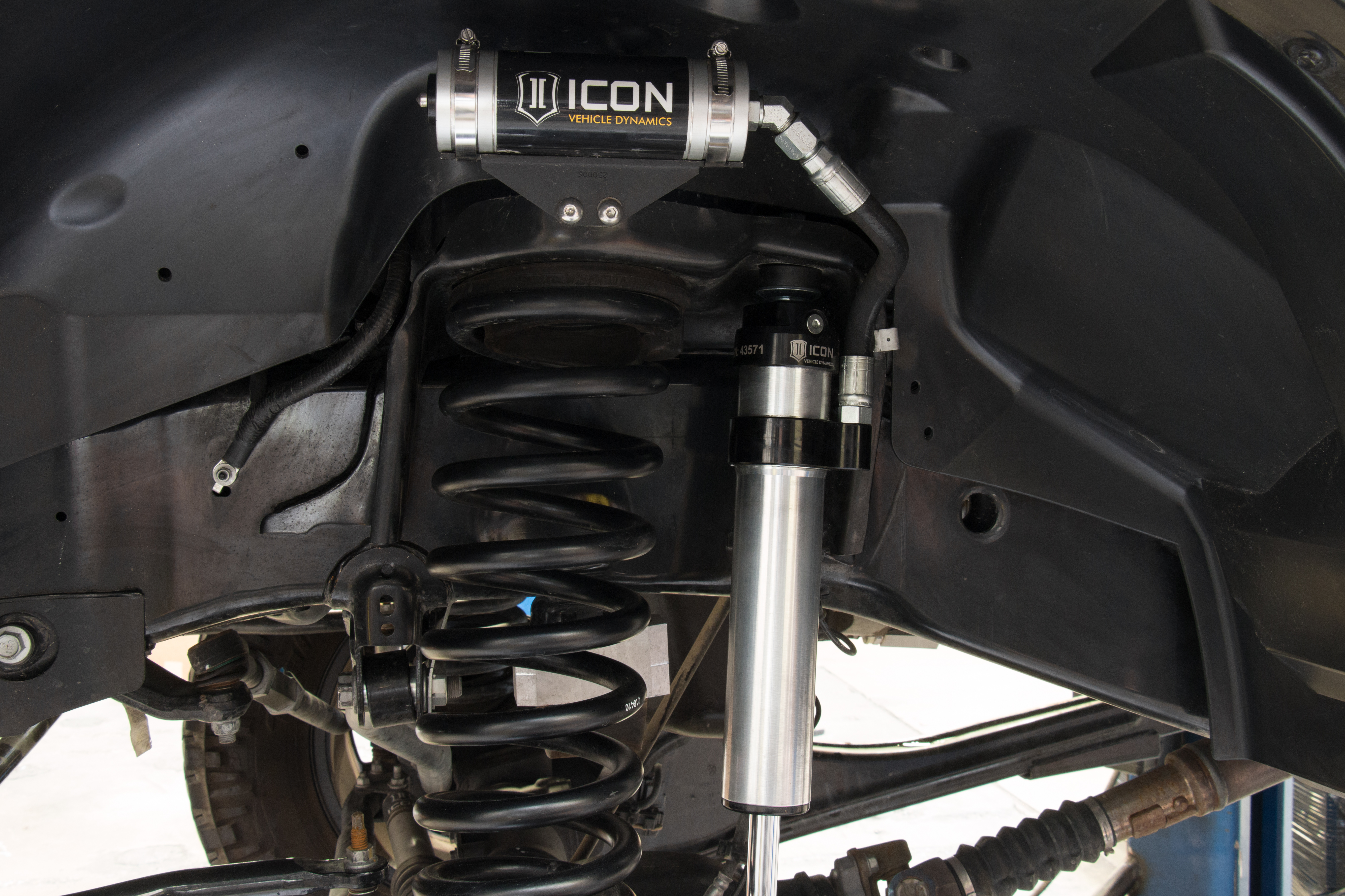 ICON 2014-Up Ram 2500 4WD, 2.5" Lift, Stage 2 Suspension System