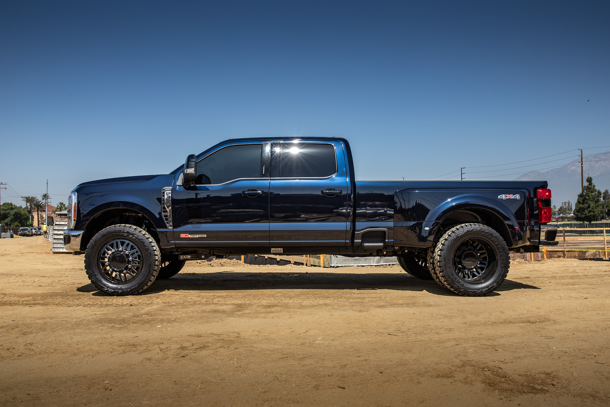 ICON 2023 Ford F-250/F-350 Super Duty 4WD Diesel, 2.5" Lift, Stage 3 Suspension System w/ Radius Arms